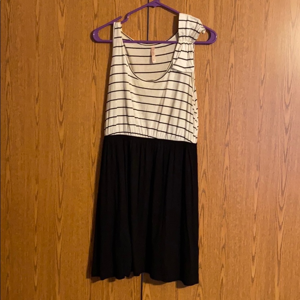 5/$25 Black and White Striped Dress